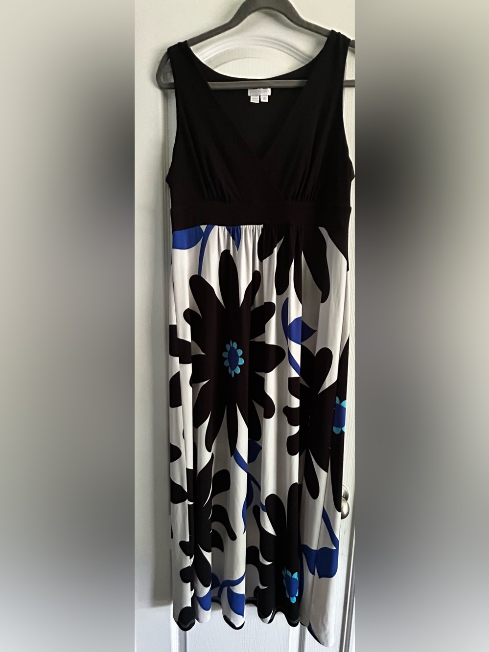 NWOT London Times Long Flowing Dress With Large Flowers